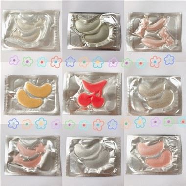 24 Karat Gold unter der Augenmaske